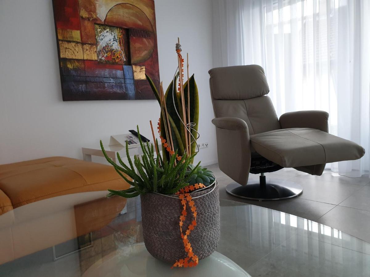 Ferienwohnung Happynes Бад Нойщат ан дер Зале Екстериор снимка