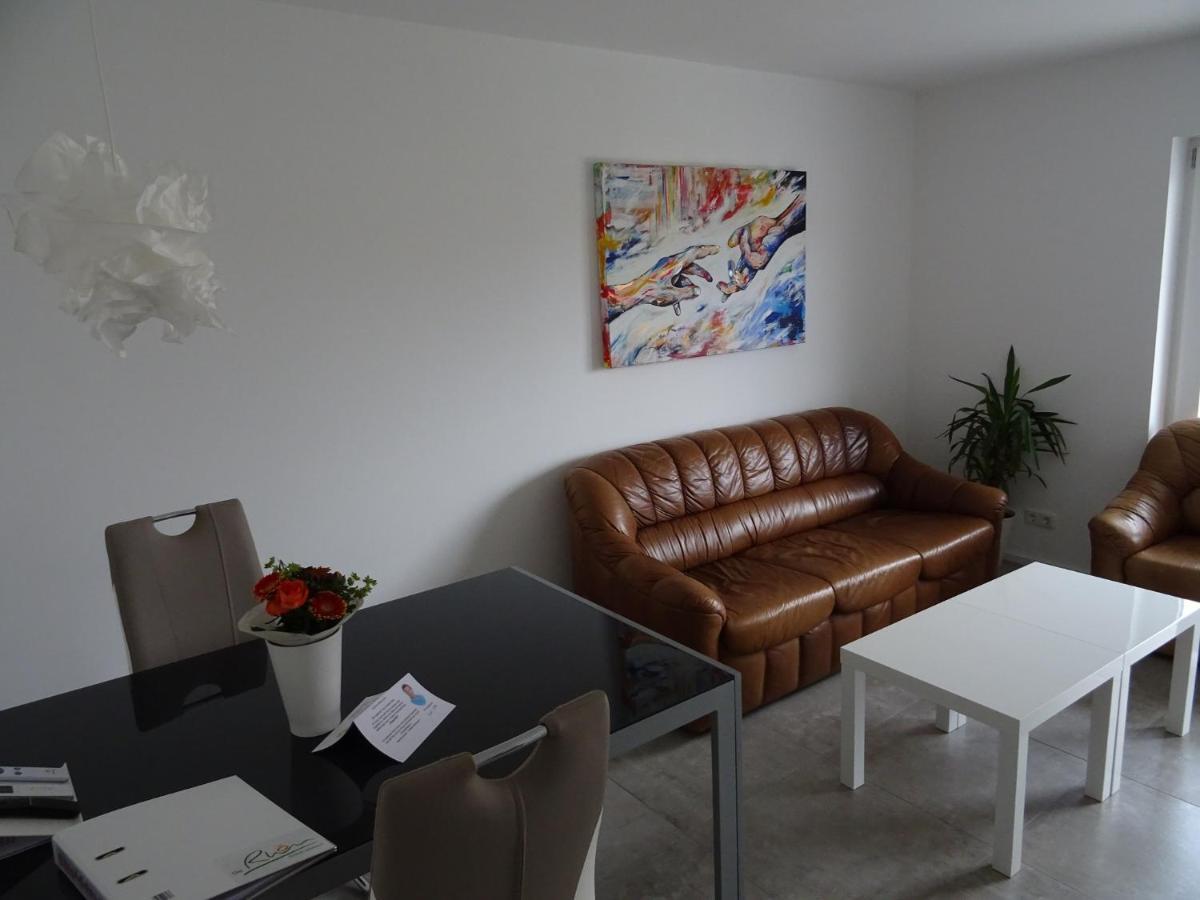 Ferienwohnung Happynes Бад Нойщат ан дер Зале Екстериор снимка